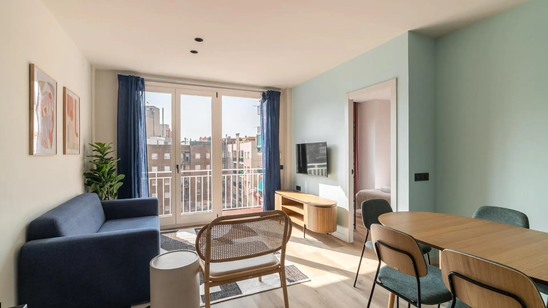הקונטקטים של Stay U-Nique Apartment Corsega II